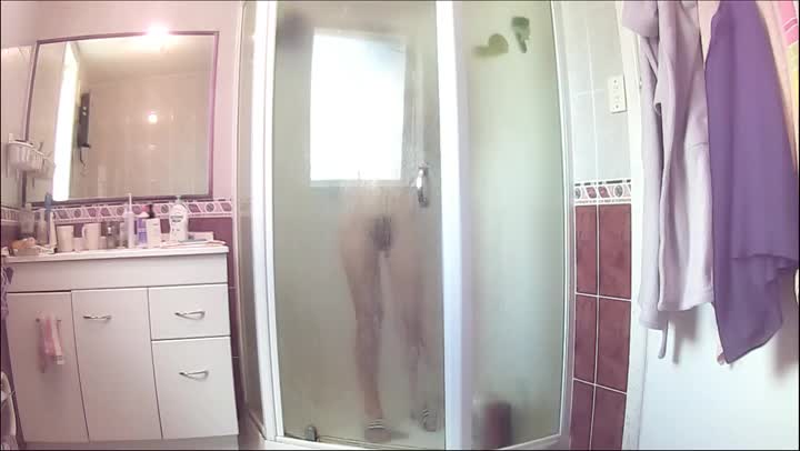 《精彩 泄密》很有品味的高颜值女大学生合租房被人渣男室友偸拍洗澡好几次身材那也是不可挑剔的好视频8 new
